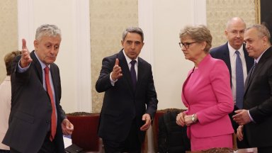 За антикризисно правителство се обявиха от Български възход след срещата