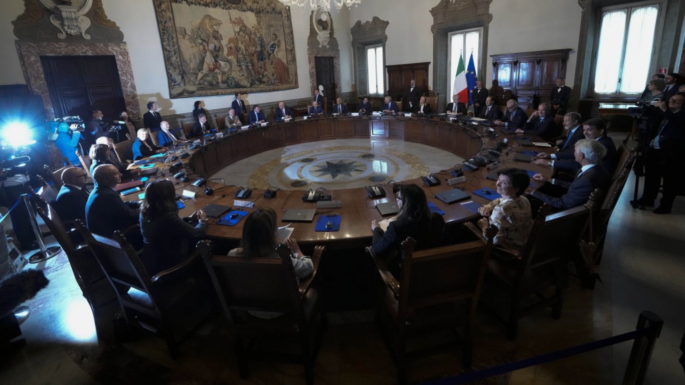 Смъртта на Берлускони изправя управляващата коалиция в Италия пред предизвикателства