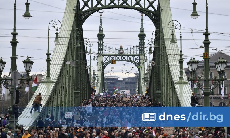 Десетки хиляди излязоха в неделя по улиците на унгарската столица