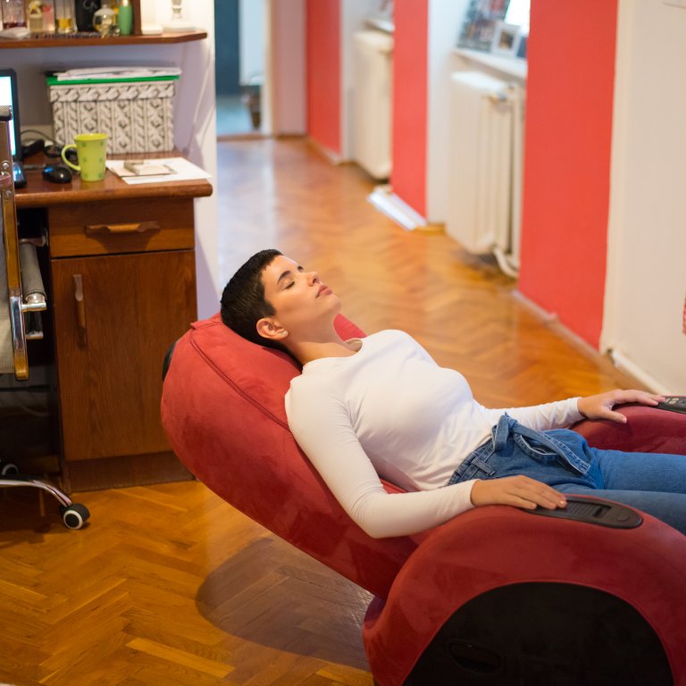 Новият тренд в офис среда: Релакс стаи и масажни столове 