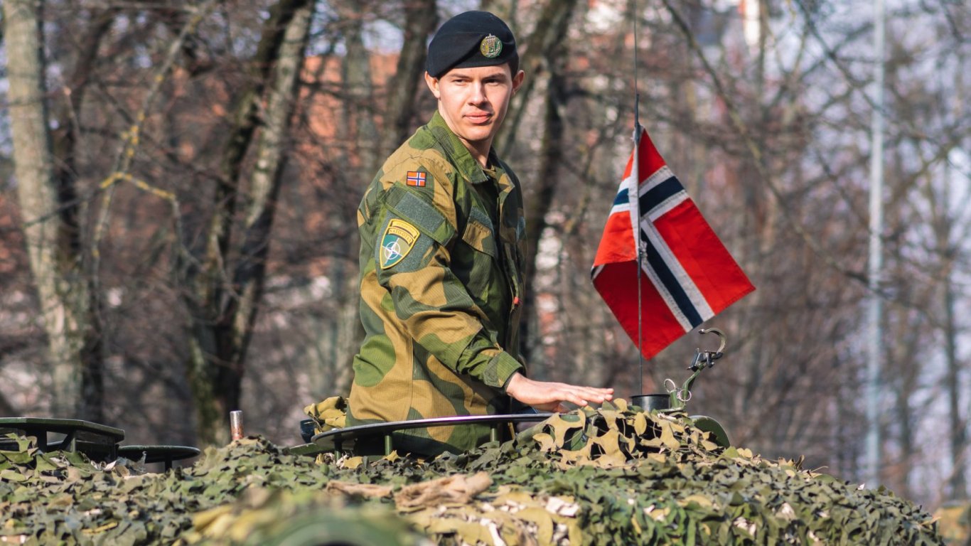 Задържаха двама руски граждани край военна база в Северна Норвегия