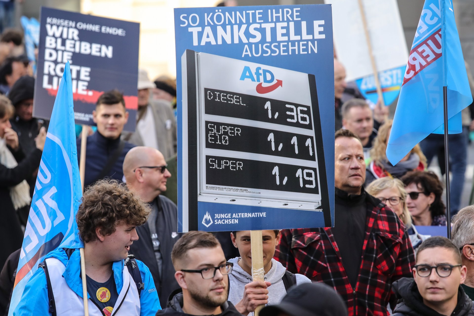 Демонстранти срещу увеличението на цените на горивата в Германия