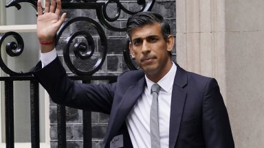 Британският премиер Риши Сунак беше глобен от полицията защото е
