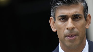 Британският министър председател Риши Сунак промени решението си да не присъства