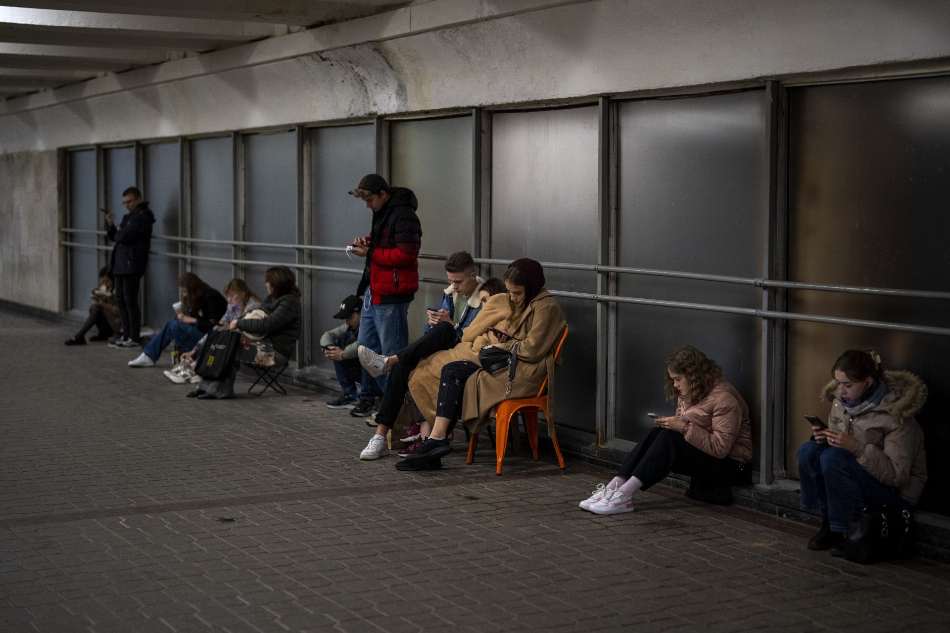 Киевчани използват метрото като бомбоубежище. "Мръсната" бомба може да бъде използвана, за да предизвика  опустошение сред гражданското население