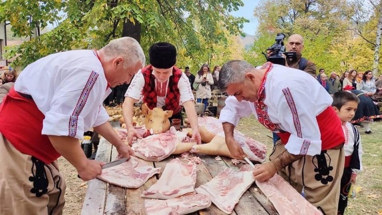 Празникът на еленския бут се завърна по-пъстър и весел от всякога