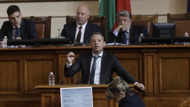 Парламентът прие проекторешение с което депутатите задължават МС до една