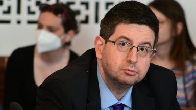 На първото редовно заседание на 48 ото Народно събрание бившият финансов