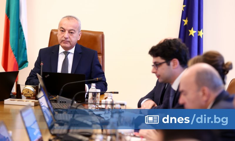 Служебният премиер Гълъб Донев обясни в изявление преди извънредното заседание