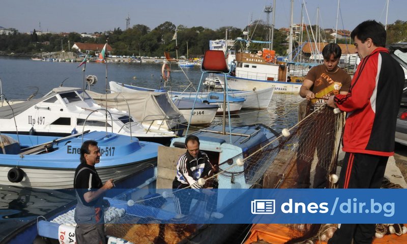 Рибарите в Царево заплашват да спрат да влизат с лодките