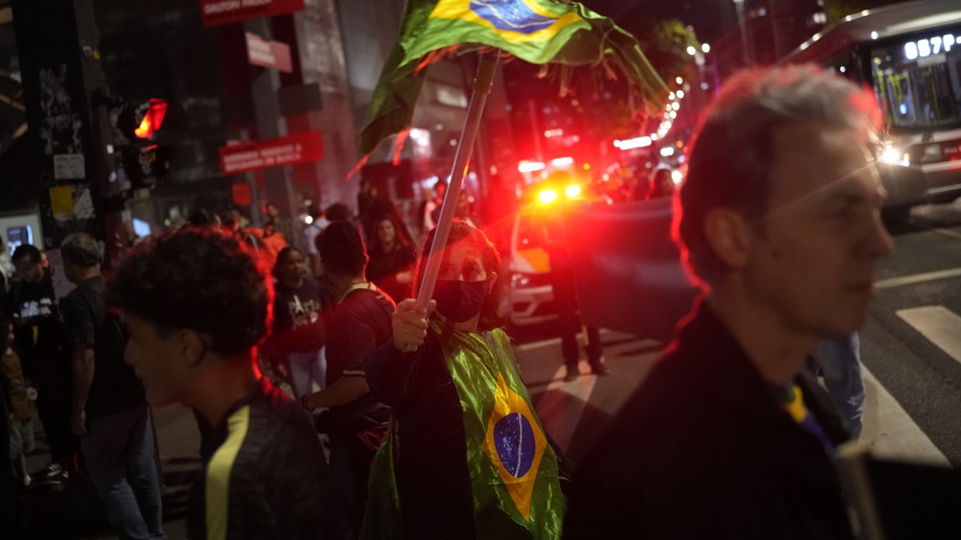 Борбата за президентския пост в Бразилия премина във "война на религии"