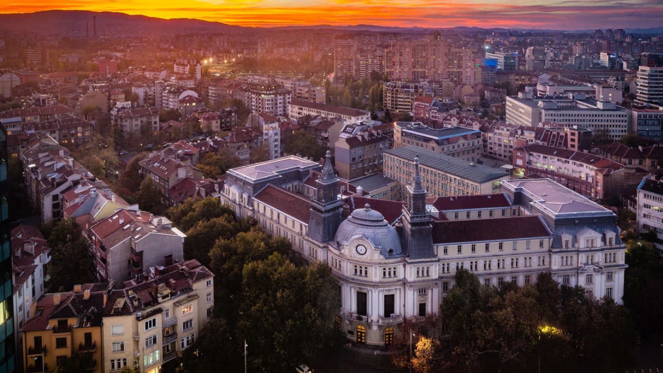Все повече чуждестранни туристи посещават София