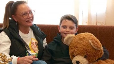 10 годишният Дениз който бе нахапан зверски от куче преди пет