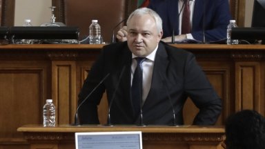 Вицепремиерът и вътрешен министър Иван Демерджиев се разплака в парламента