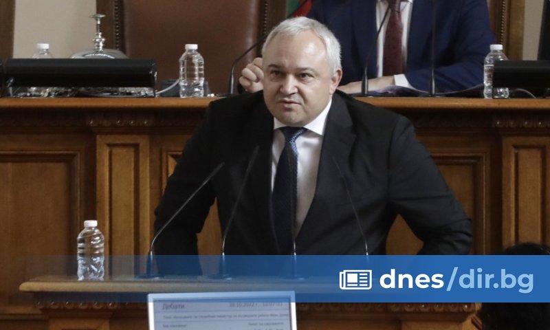 Вицепремиерът и вътрешен министър Иван Демерджиев се разплака в парламента,