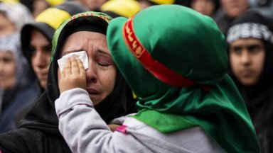 Жените в Иран са задължени да носят забрадки Но пише