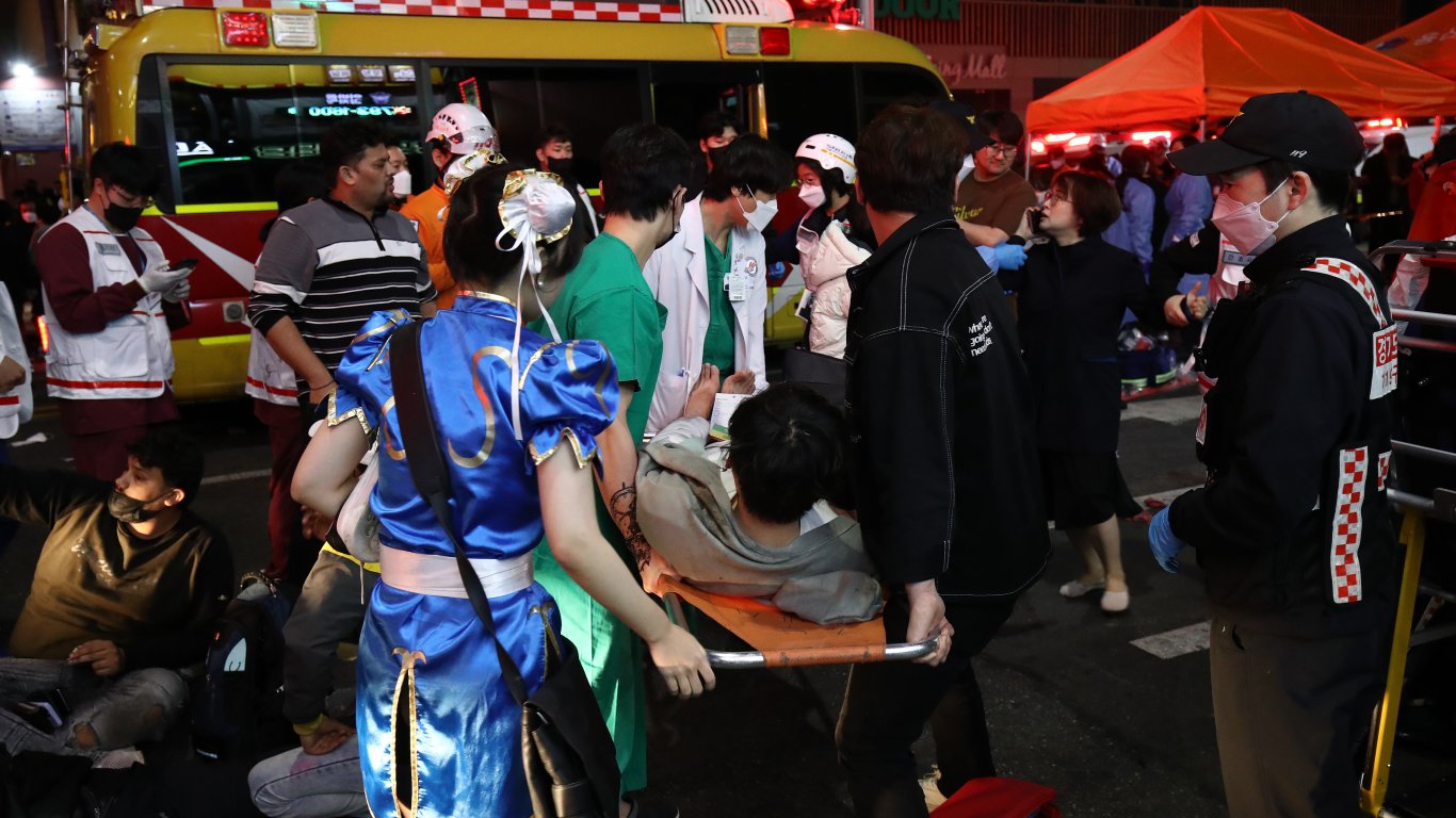 След трагедията в Сеул: Някои от най-смъртоносните блъсканици в света