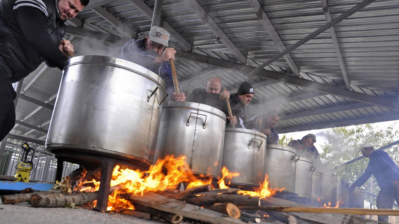 Смилян почерпи хиляди на празник на фасула