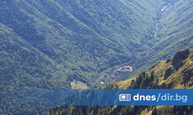 Ограничен е пожарът в Рила планина, но остава под наблюдение.