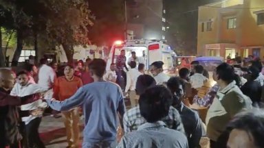 Най малко 60 души загинаха а десетки бяха ранени при рухване