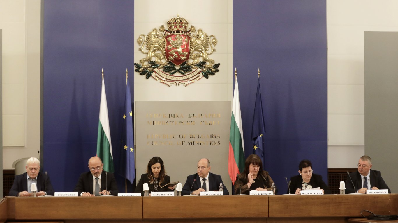 Националният съвет за тристранно сътрудничество (НСТС) провежда извънредно заседание в Гранитна зала в сградата на Министерския съвет