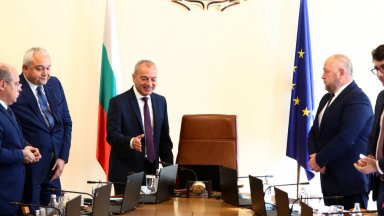 В нашето правителство няма артисти а има министри Ние не