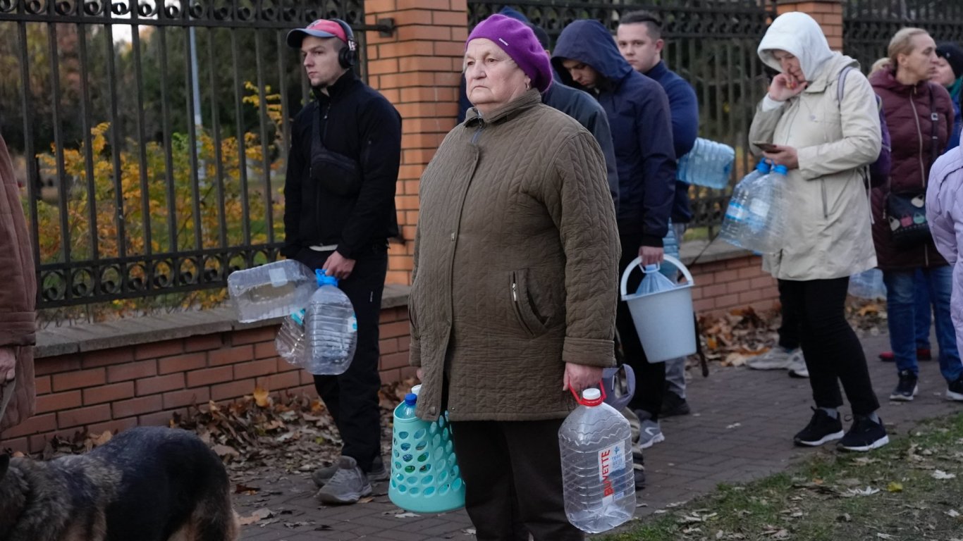 Много жители на Украйна са без ток и вода след руските атаки срещу инфраструктурни обекти 