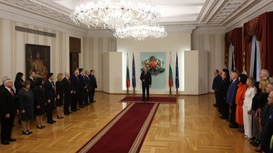 За първи път президентът събра правителството и ръководството на Народното