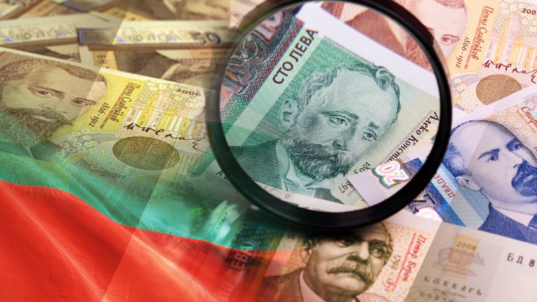 Будители върху банкноти: Кой ни гледа от българските пари?