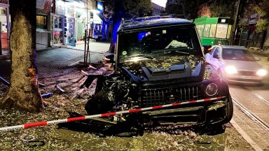 Тунингован Mercedes G класа с германска регистрация е самокатастрофирал тази нощ