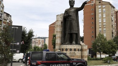 Сърби блокират днес пътища в северната част на Косово съобщава