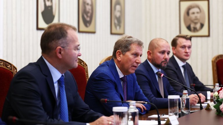 Посягане към свръхпечалбата и забрана за износ - дни на грохот за руския петрол в България