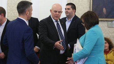 БСП се срещна с главния прокурор в парламента, продължават да искат оставката му 