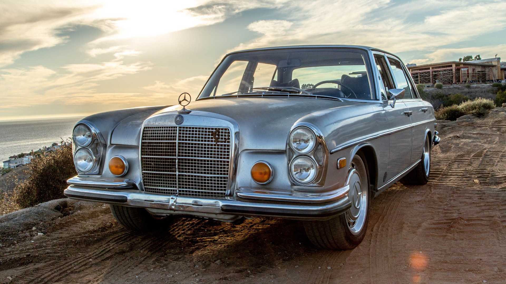 Насладете се на култов Mercedes от 1971 година
