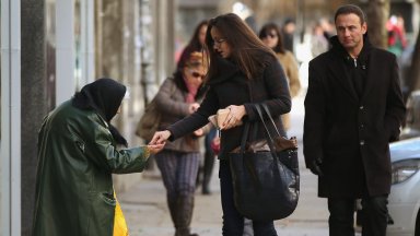 България се топи трябват ѝ хора Ако не искаме тази