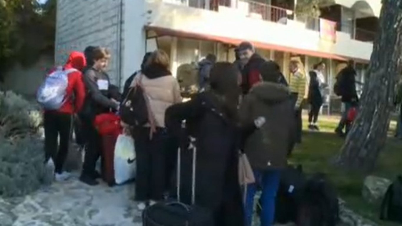В търсене на убежище: Автобус с украински деца без родители пристигна в Балчик 