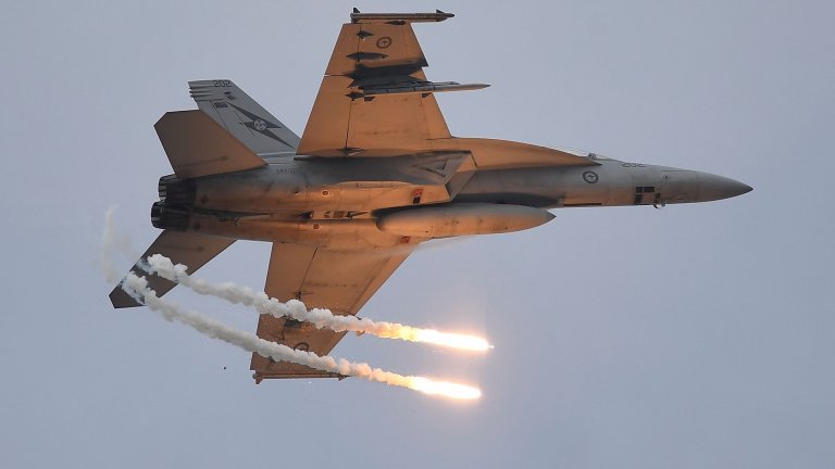 Кувейтски пилот на изтребител F/A-18 е свалил с приятелски огън трите американски F-15