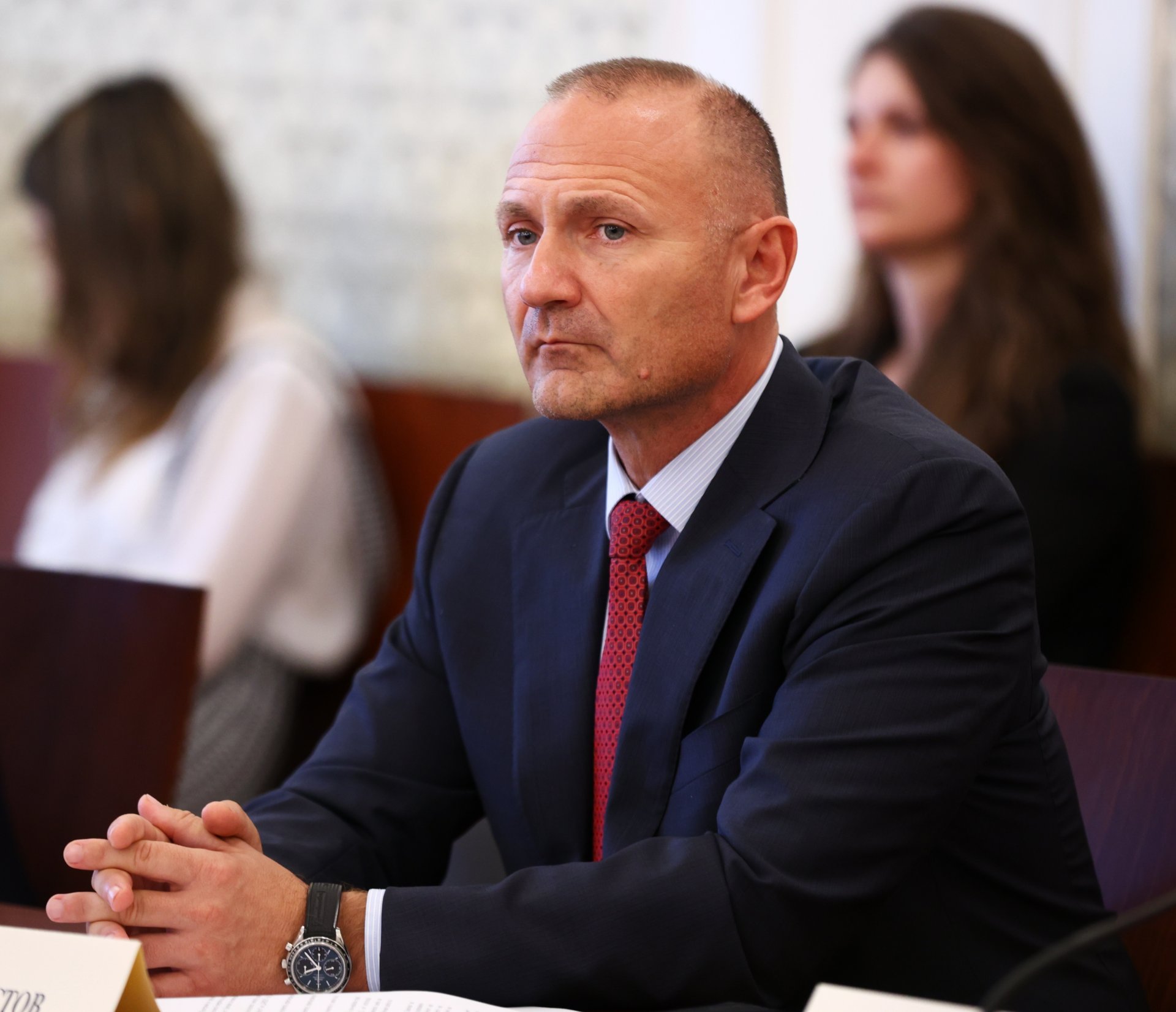 Росен Христов - служебен министър на енергетиката, по време на заседанието на парламентарната енергийна комисия