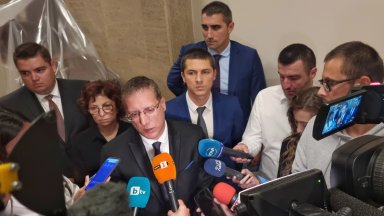 Без участието на Продължаваме промяната депутатите от Правната комисия на