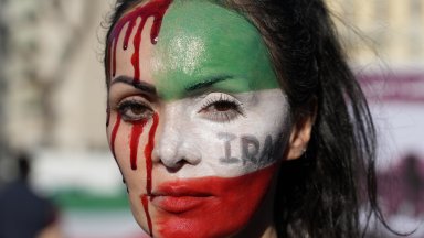 Режимът в Иран се опитва да потуши протестите с всички