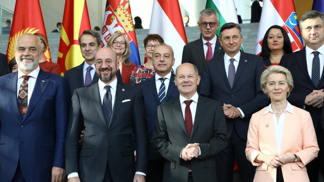 Гълъб Донев на среща на върха за Западните Балкани в Берлин, разговаря и с Шолц за Шенген