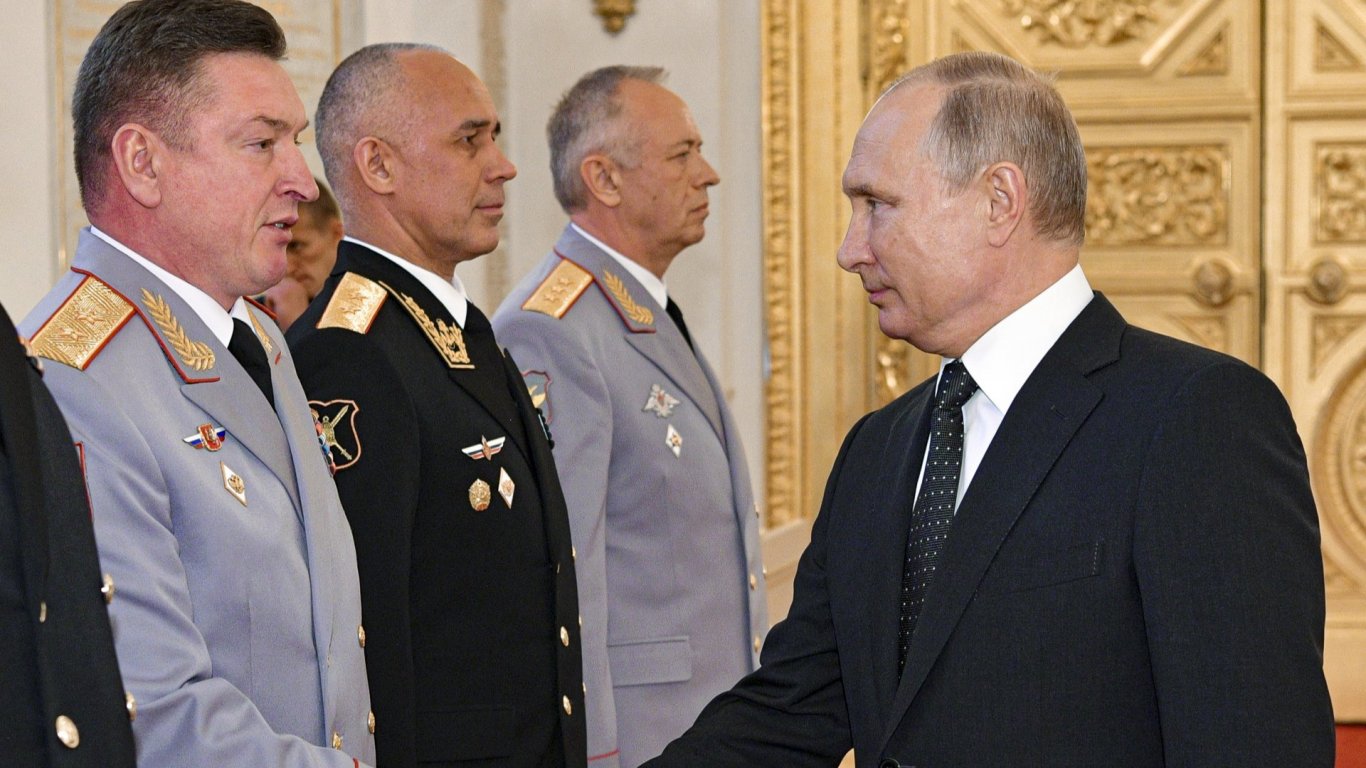 Подложен на тежки критики руски генерал е излязъл в триседмичен отпуск