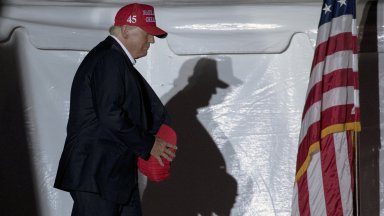 Бившият американски президент Доналд Тръмп обмисля възможността да оповести желанието