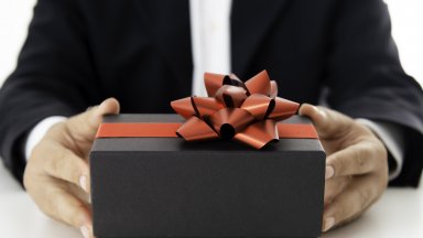 Кутия с подарък от украинските служби се взриви пред кабинета