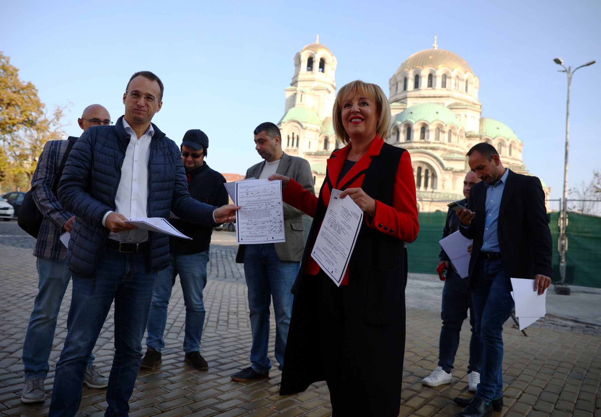 Мая Манолова "Изправи се, България" е на протеста.