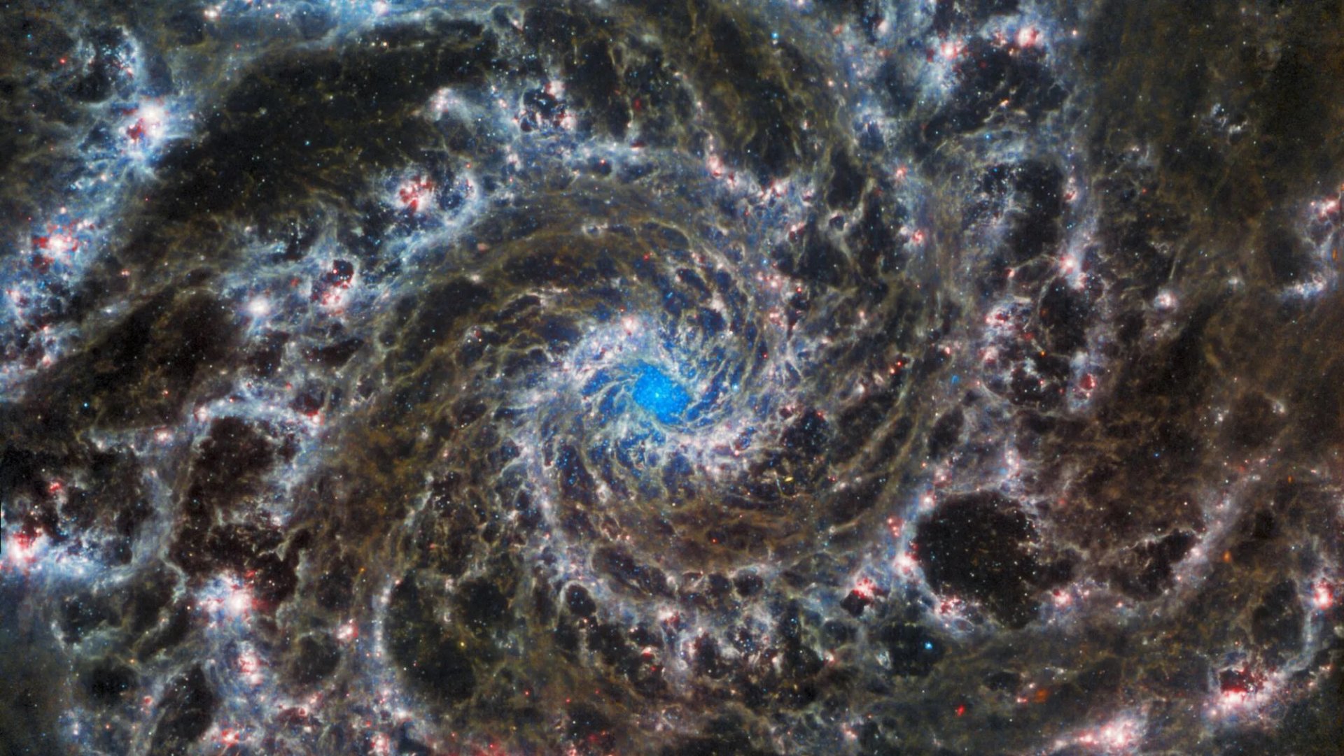 Галактиката фантом, заснета от телескопа "Джеймс Уеб"