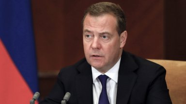 Агенцията цитира думите на Медведев който сега е заместник председател на