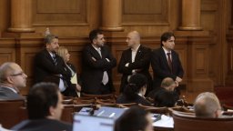 "Демократична България" обвини ГЕРБ в квази евроатлантизъм заради Пловдивския панаир