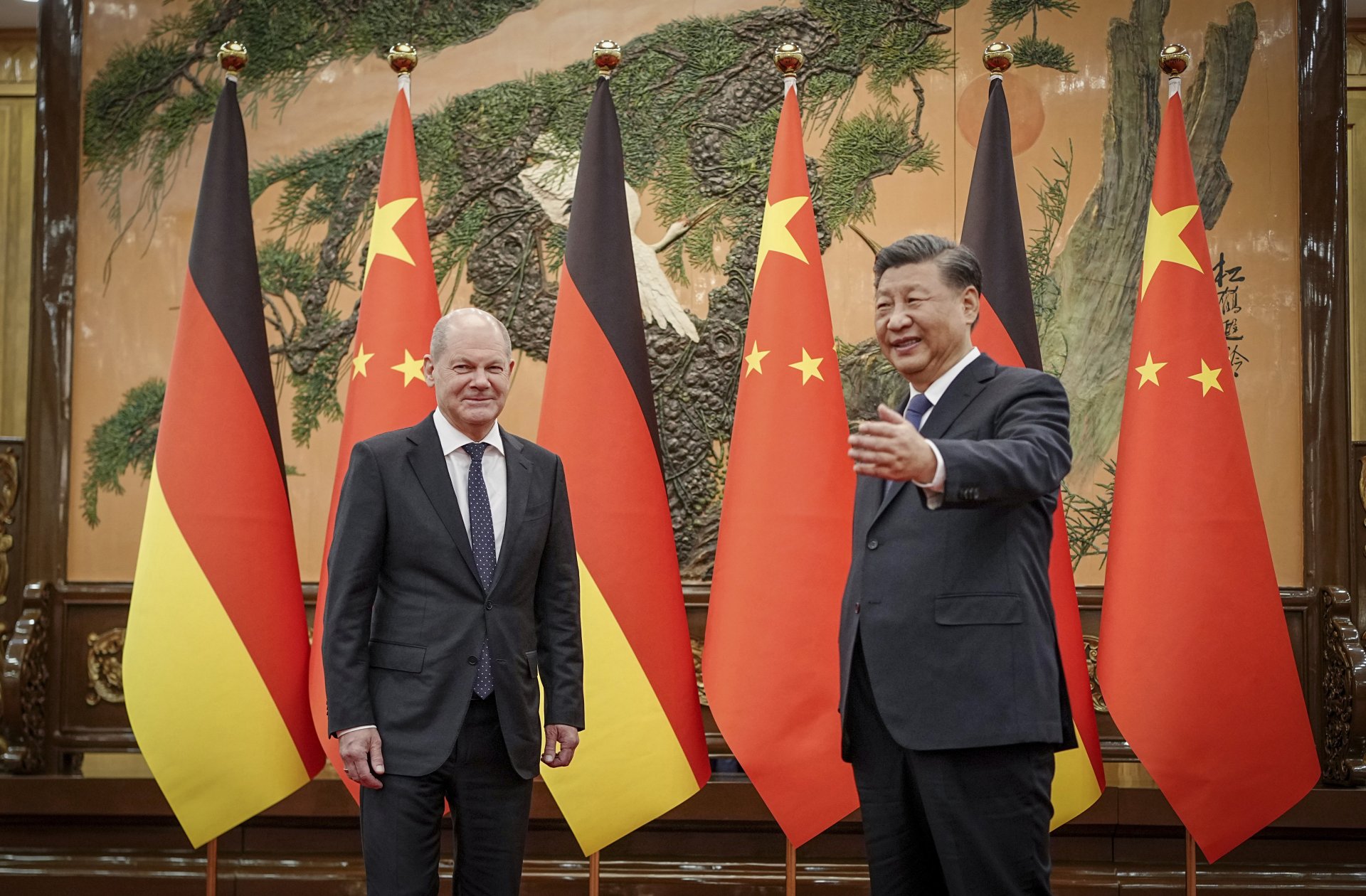 Китайският президент Си Дзинпин посреща канцлера на Германия Олаф Шолц