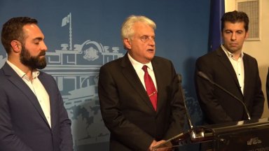 Съпредседателят на Продължаваме промяната Кирил Петков коментира на брифинг в